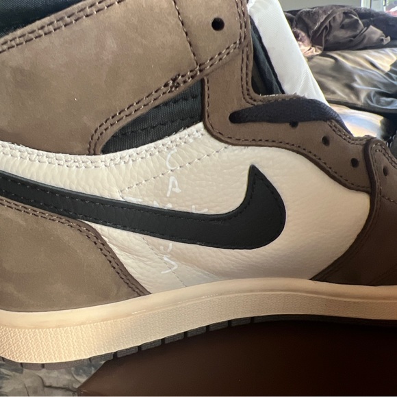 The Air Jordan 1 Mocha High Fragment Design x Travis Scott - Picture 7 of 15